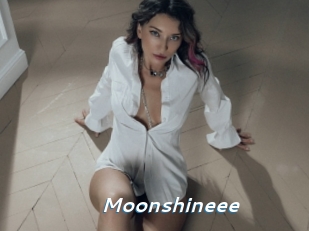 Moonshineee